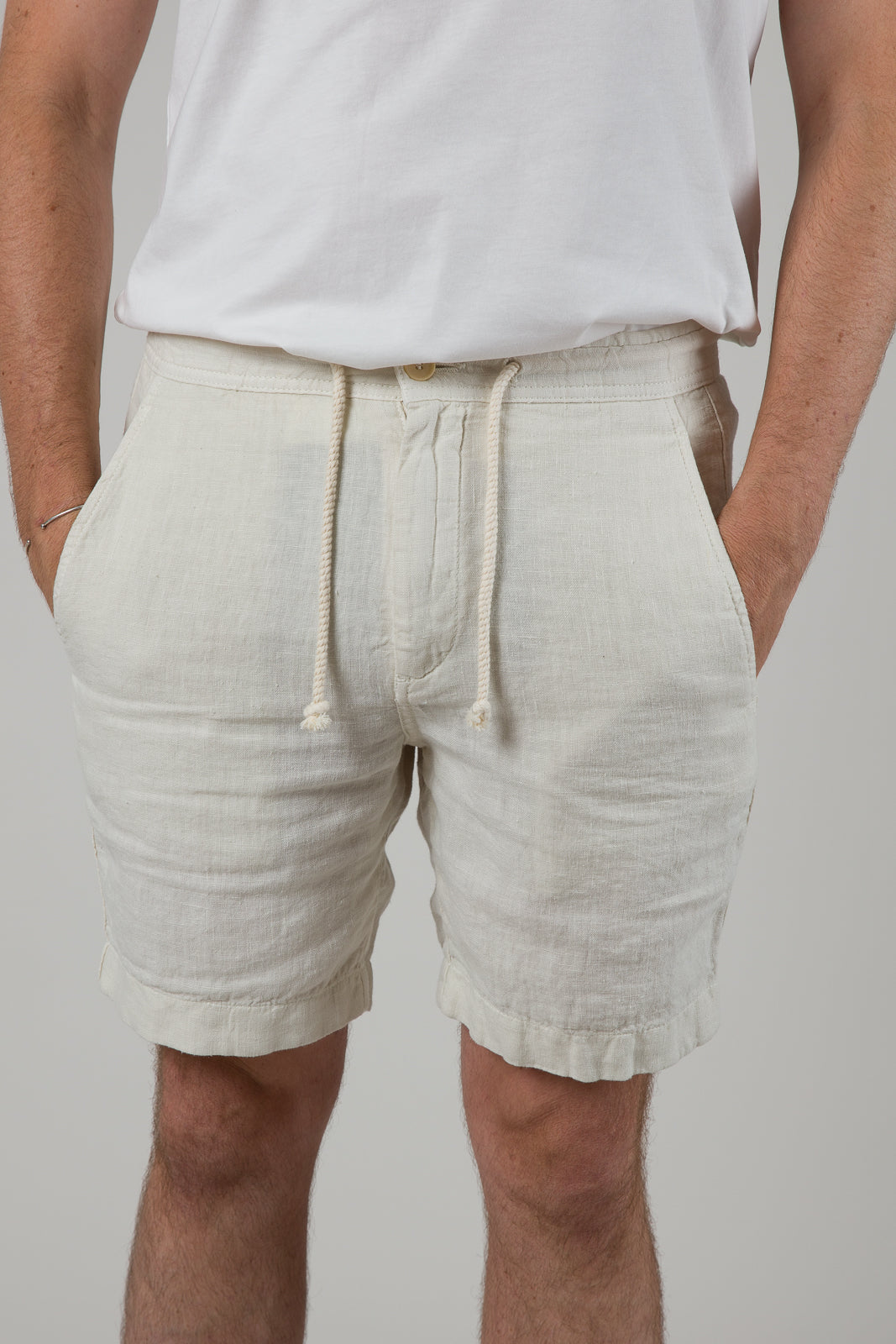 Bermuda jogger lino crudo