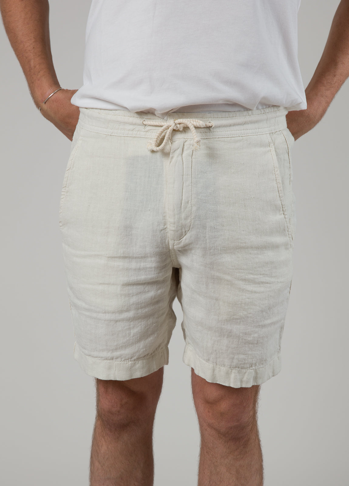 Bermuda jogger lino crudo
