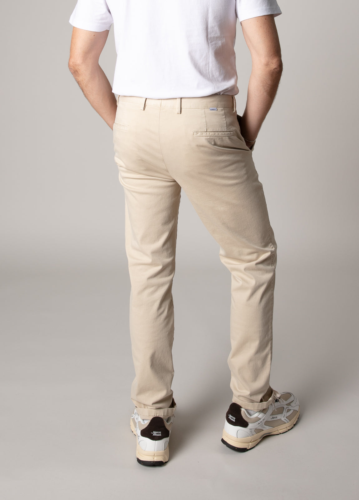 Pantalón chino gabardina beige