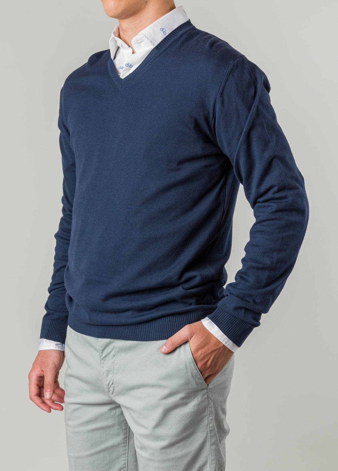 Jersey liso cuello pico color azul