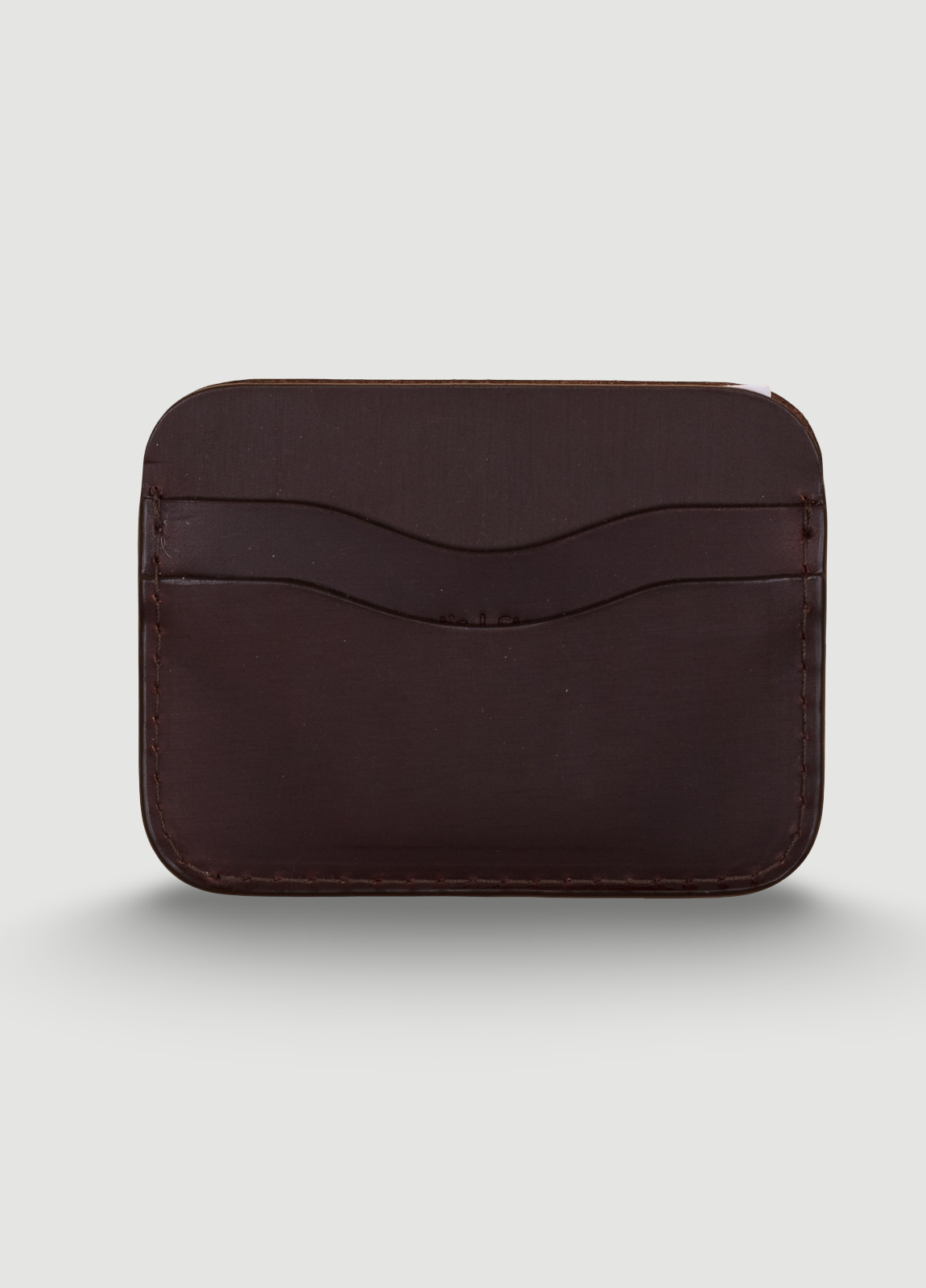 Tarjetero de piel color marrón oscuro