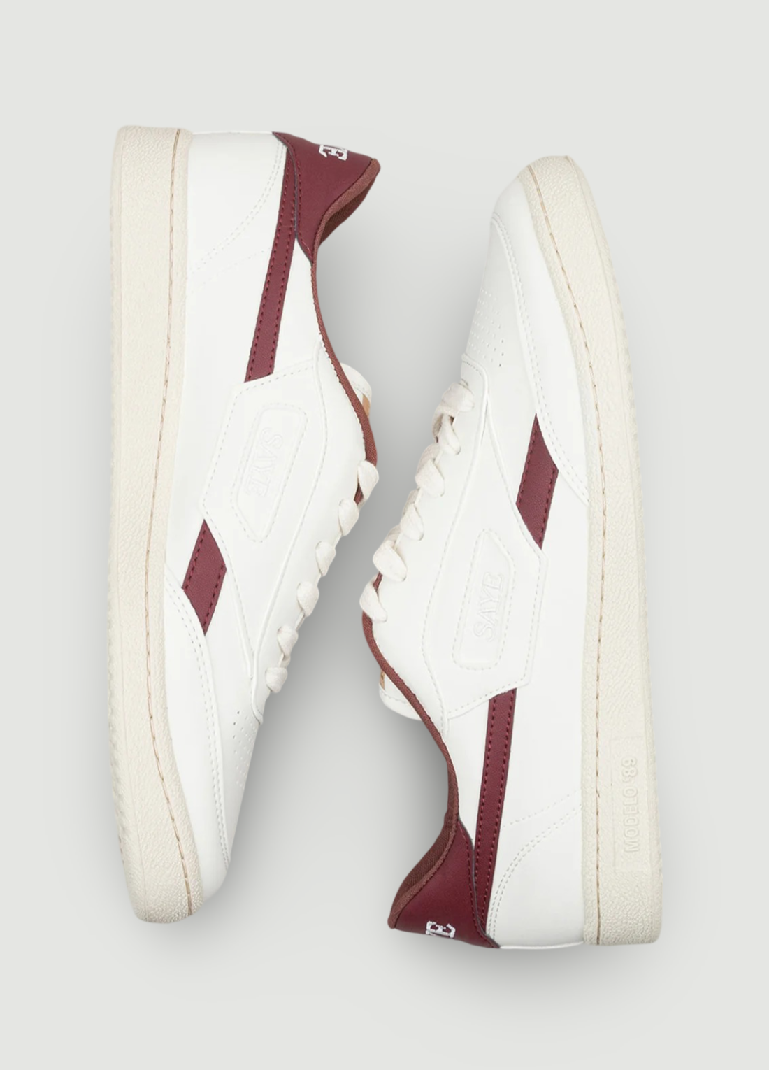Sneakers blanco y granate