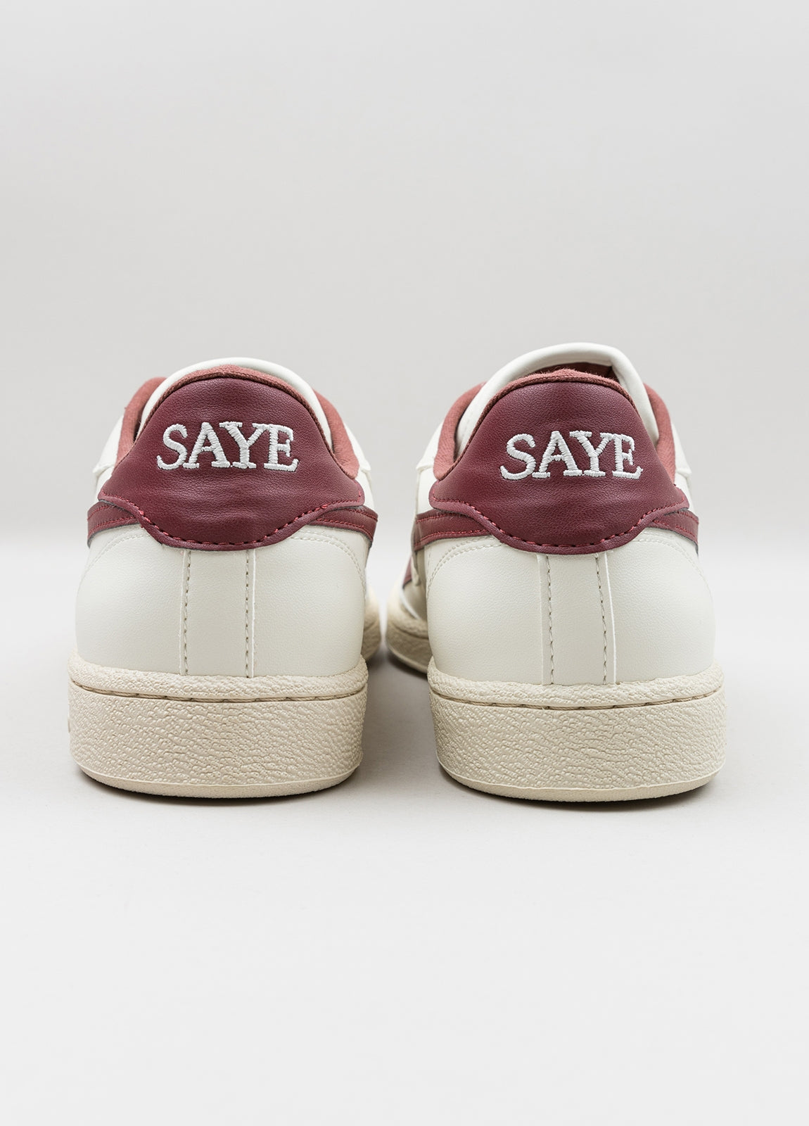 Sneakers blanco y granate