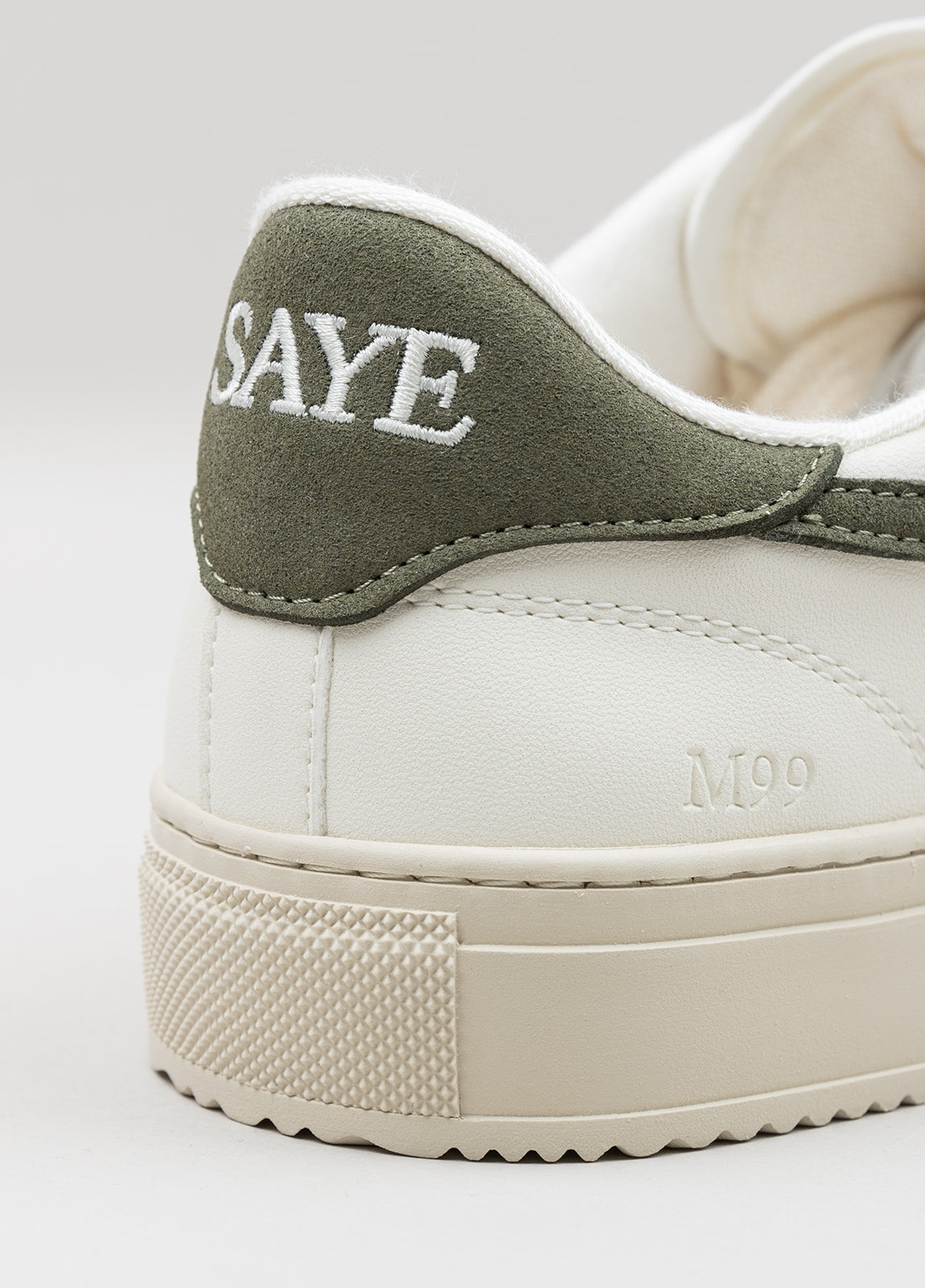 Sneakers blanco y kaki