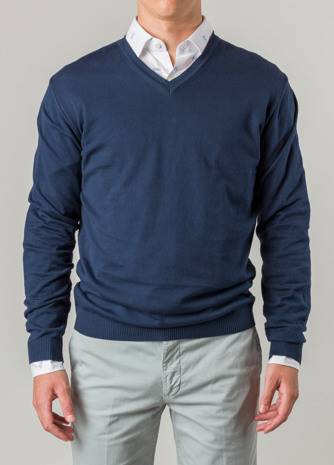Jersey liso cuello pico color azul
