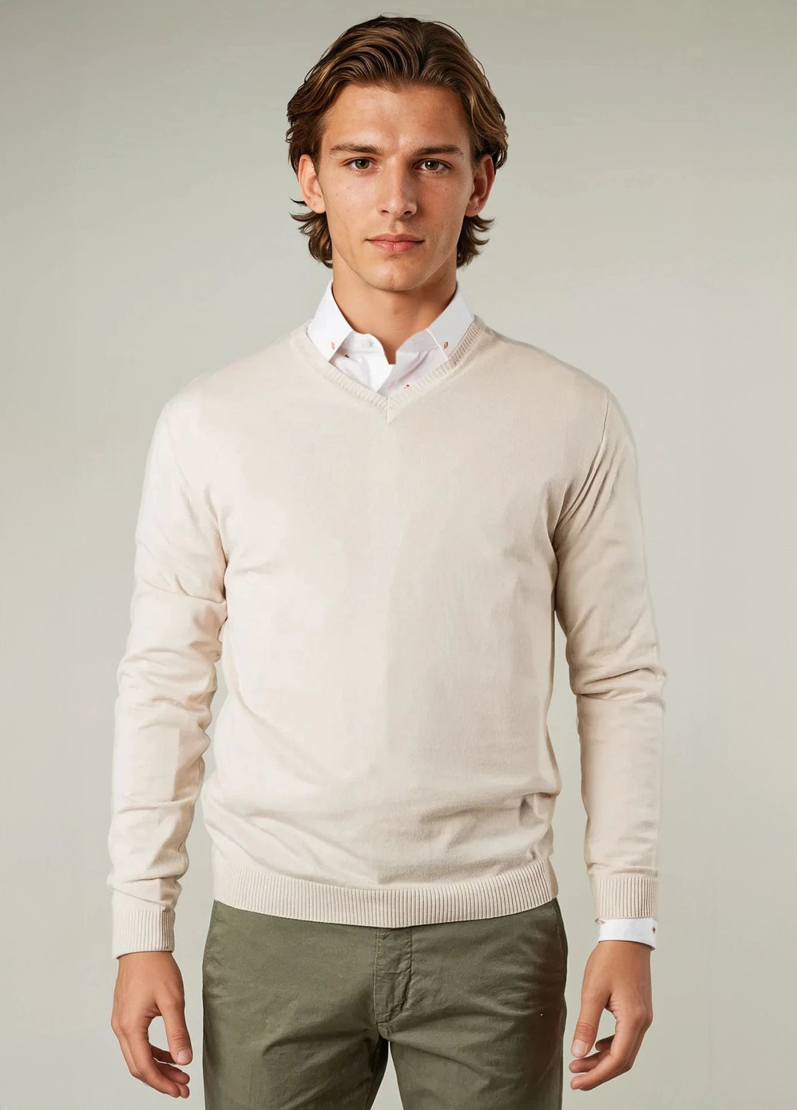 Jersey liso cuello pico color beige
