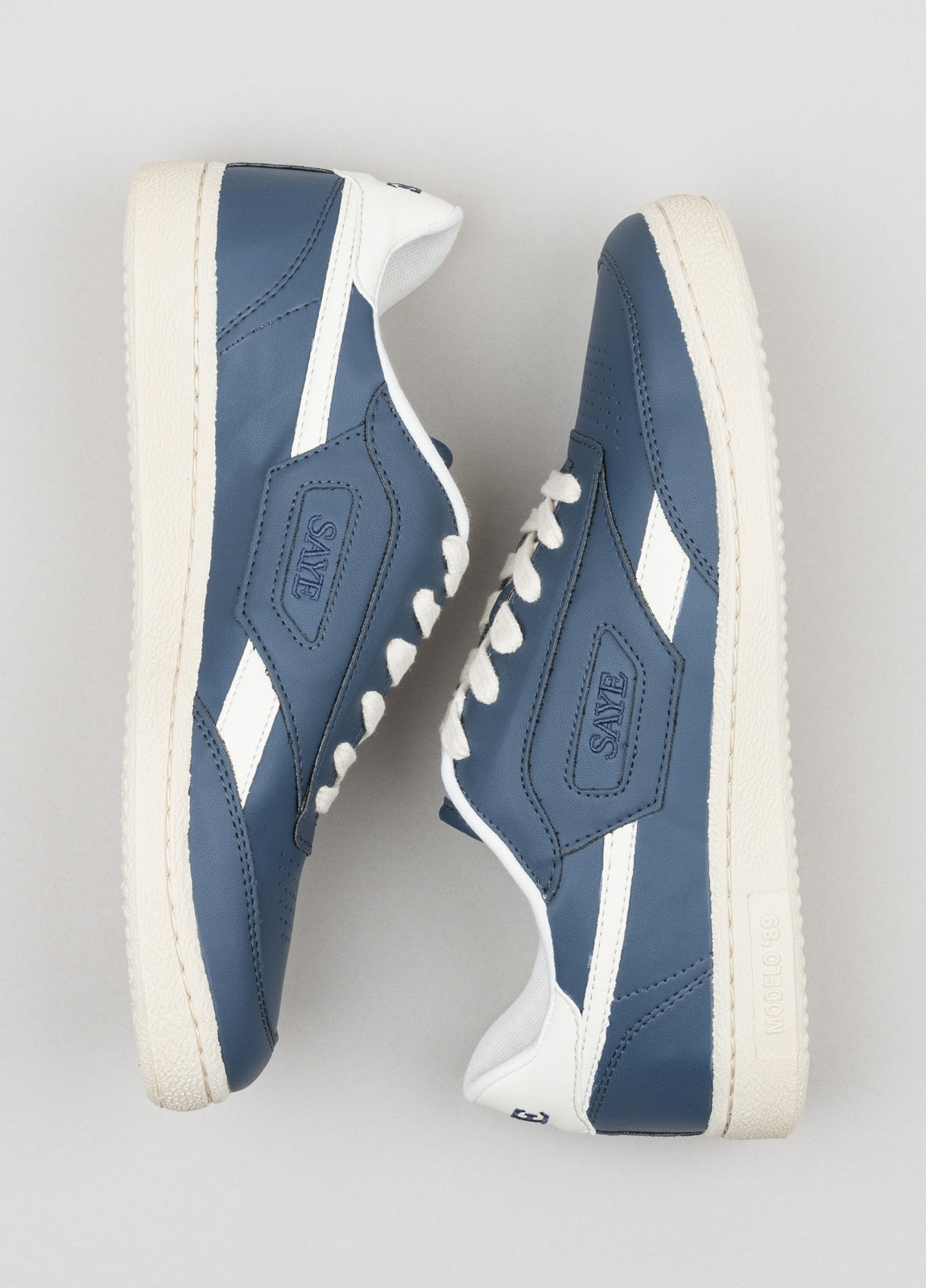 Sneakers azul y blanco