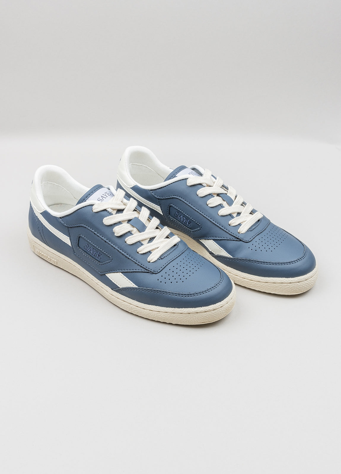 Sneakers azul y blanco