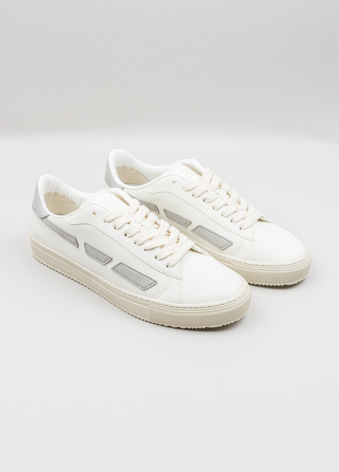 Sneakers blanco y gris