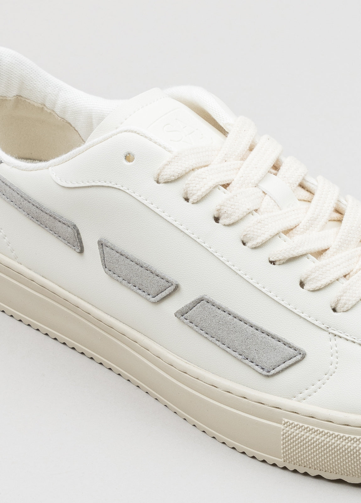 Sneakers blanco y gris