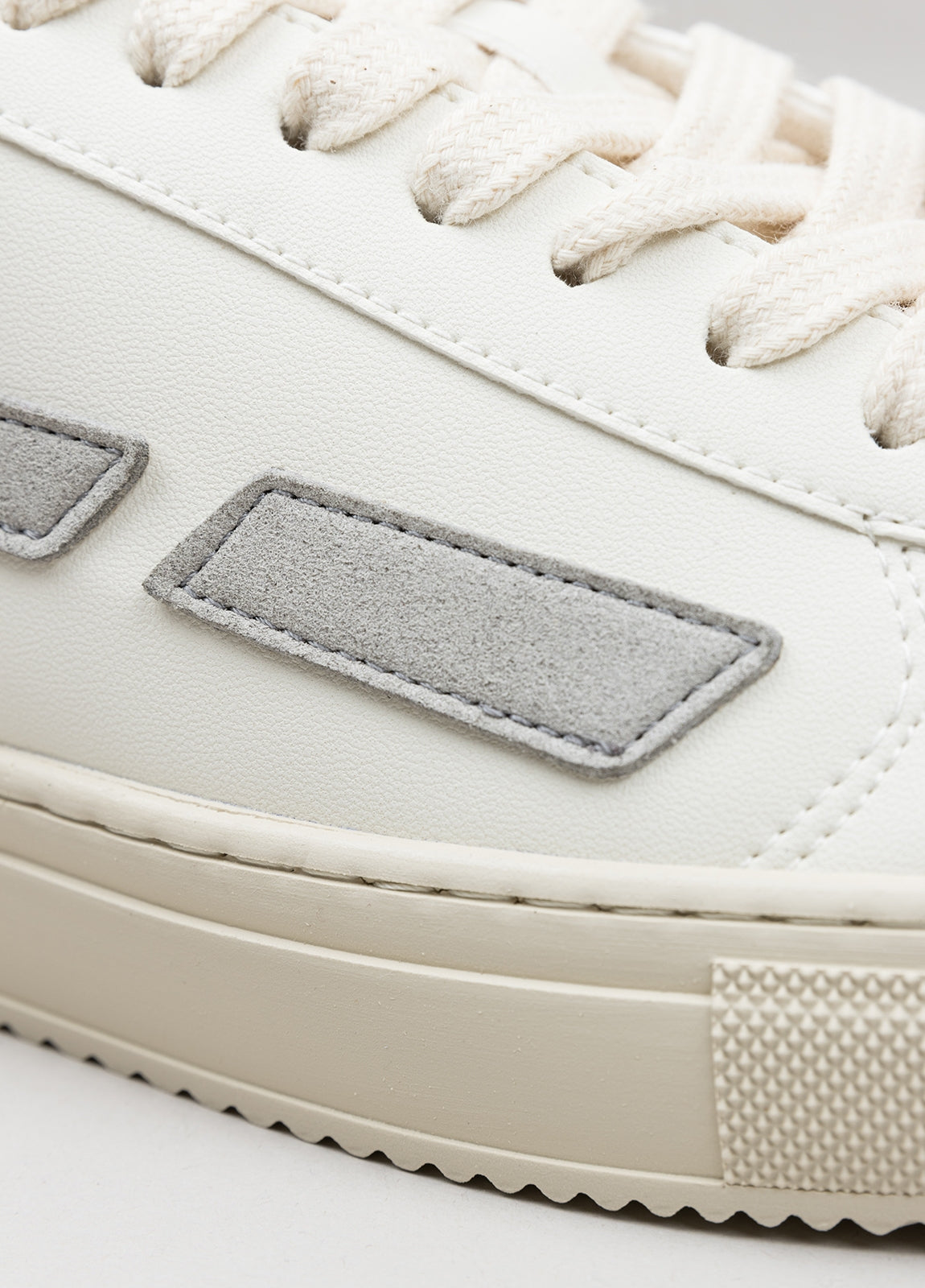 Sneakers blanco y gris