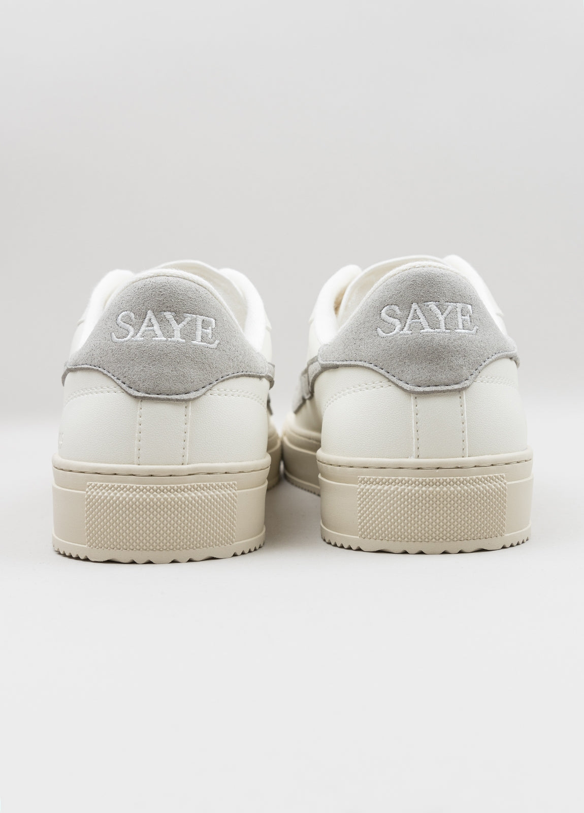Sneakers blanco y gris