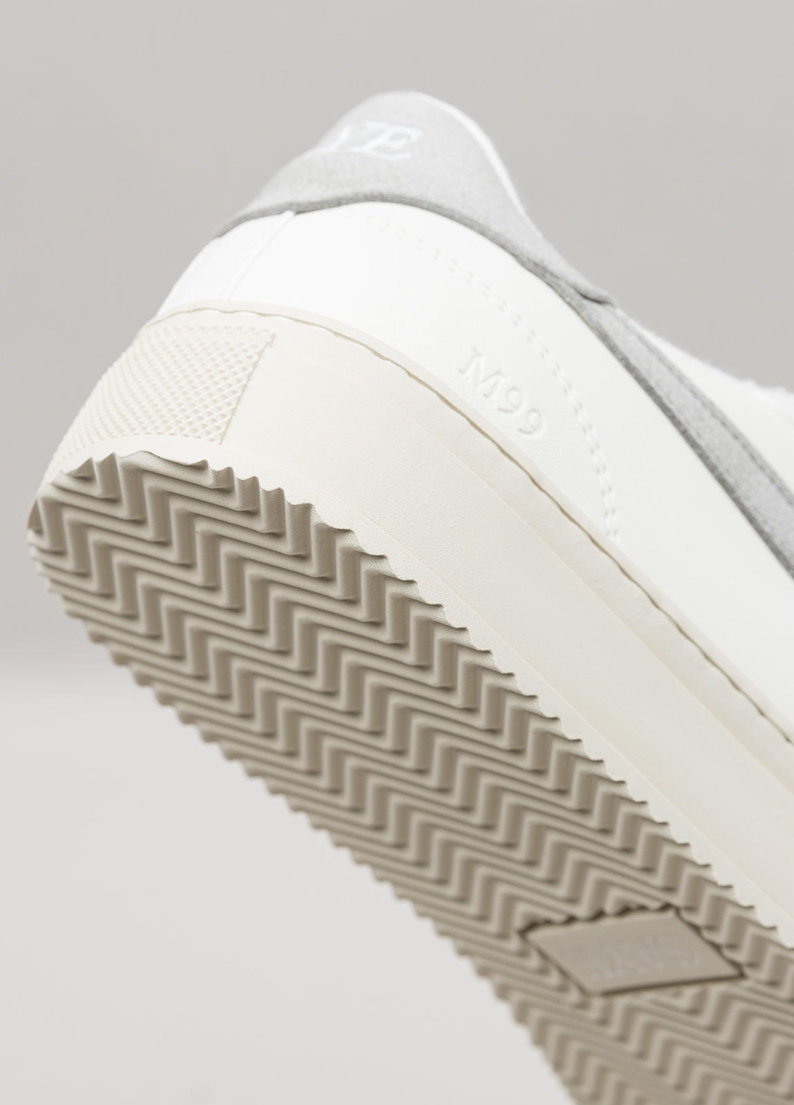 Sneakers blanco y gris