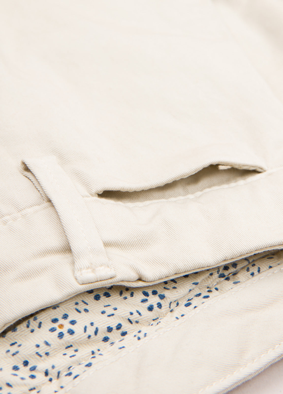 Pantalón chino gabardina beige