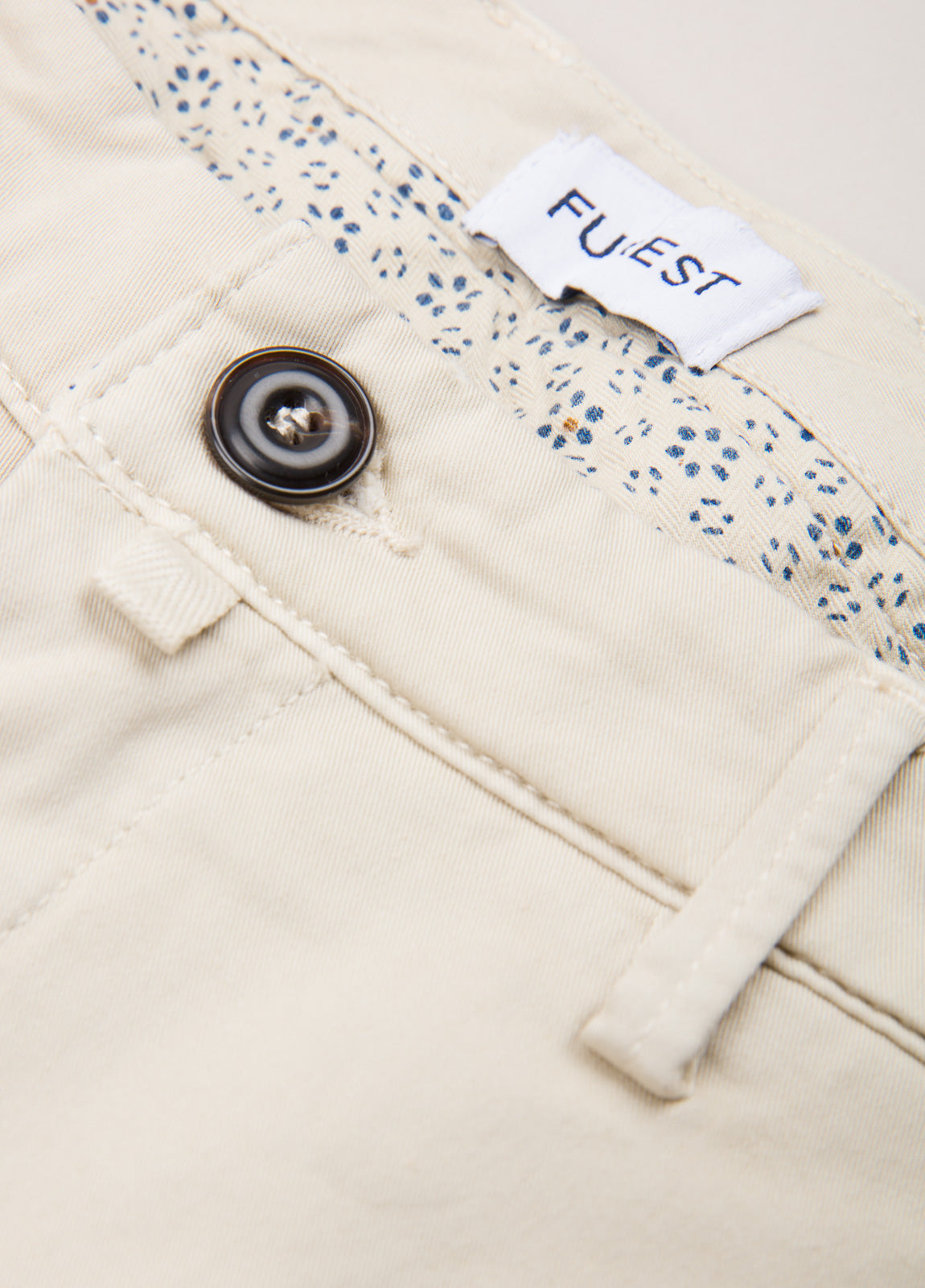 Pantalón chino gabardina beige