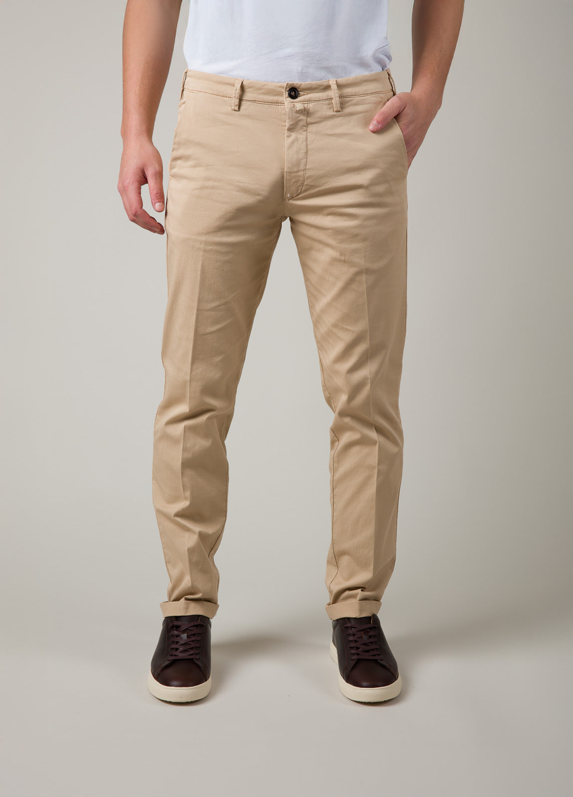 Pantalón chino gabardina arena