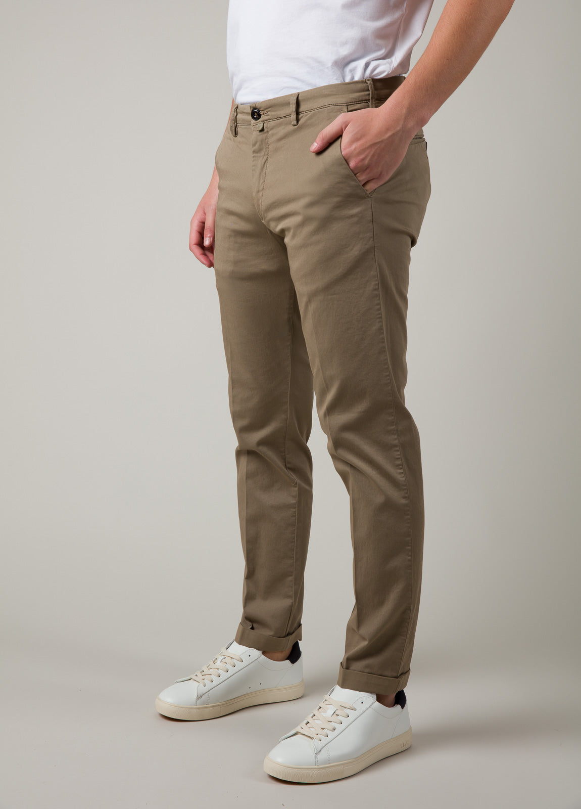 Pantalón chino gabardina visón