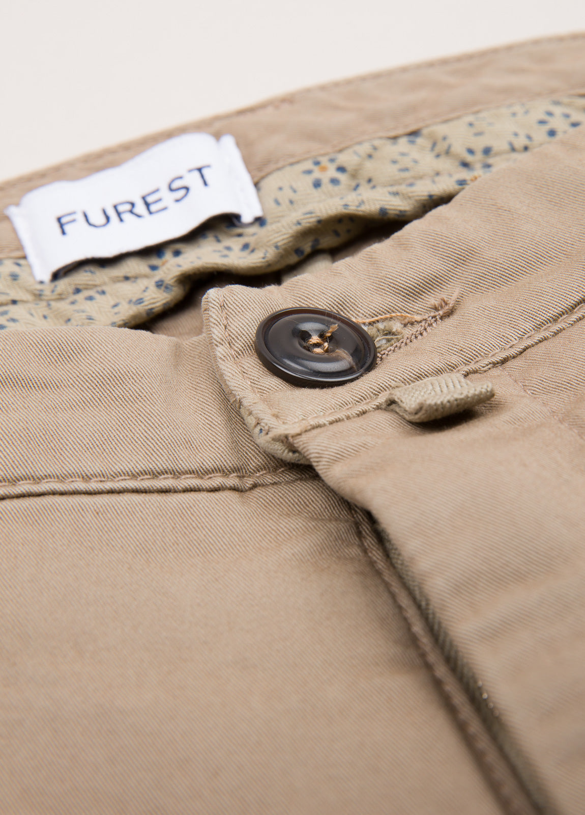 Pantalón chino gabardina visón