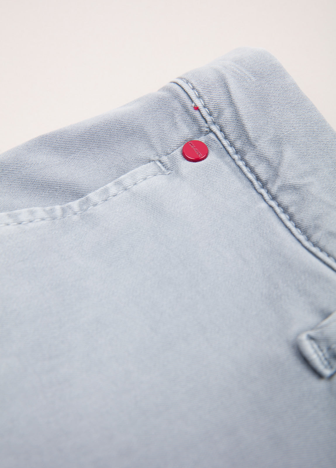 Pantalón chino celeste