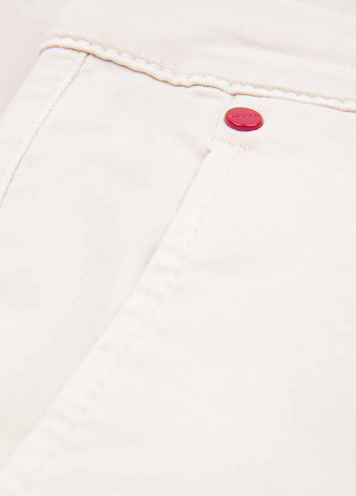 Pantalón chino beige