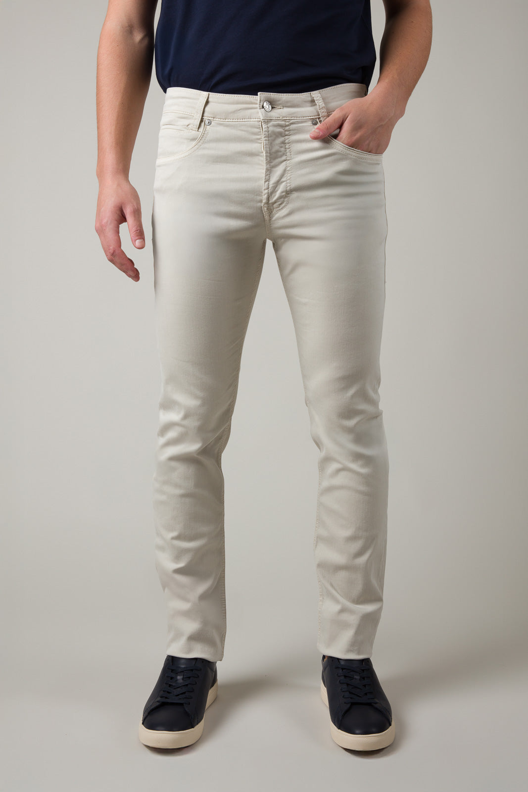 Pantalón cinco bolsillos beige