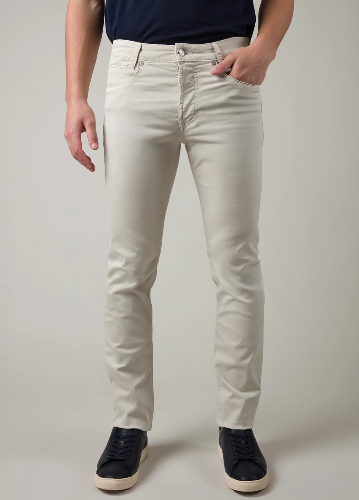 Pantalón cinco bolsillos beige