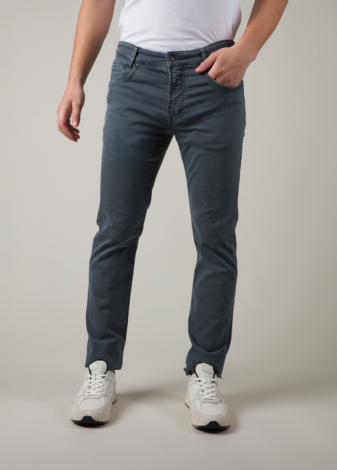 Pantalón cinco bolsillos gris