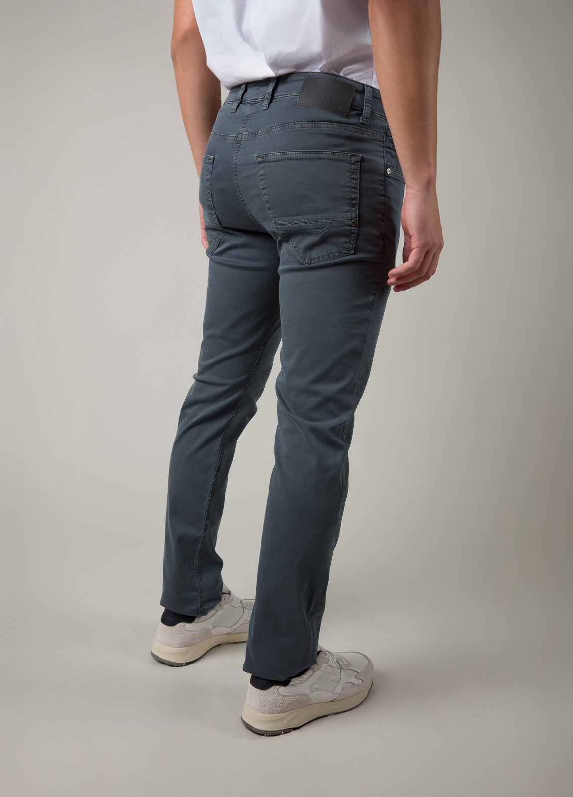 Pantalón cinco bolsillos gris