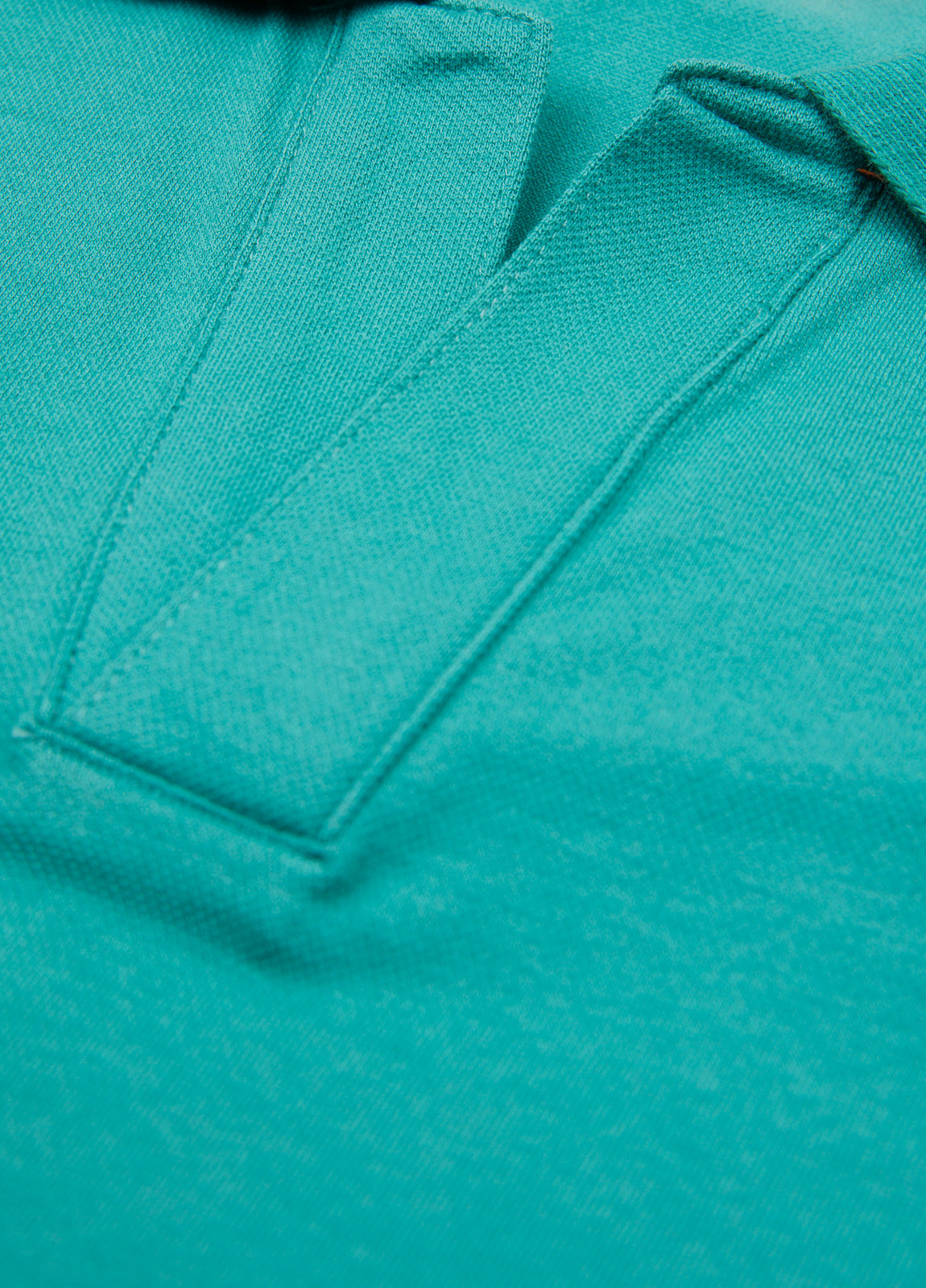 Polo cuello V verde