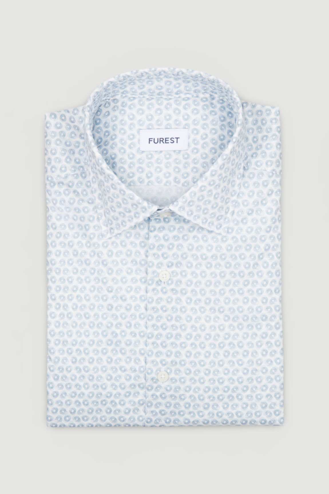 Camisa sport dibujo geométrico celeste.