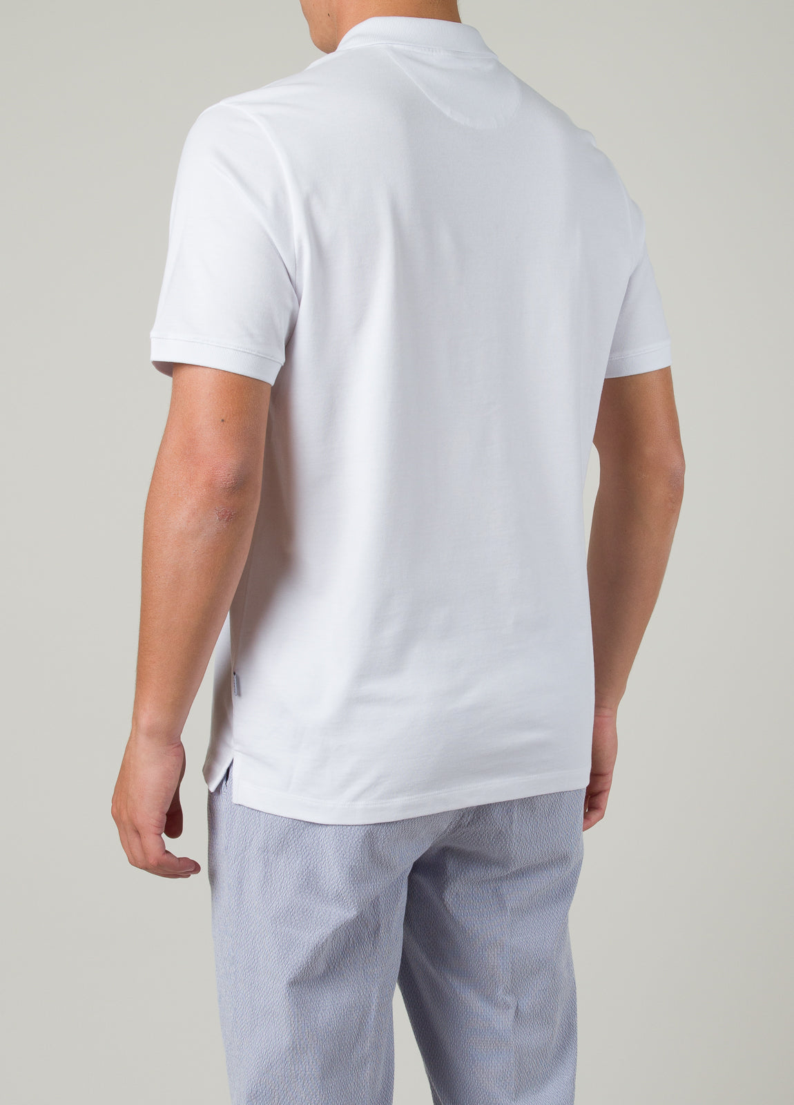 White piqué short-sleeved polo shirt