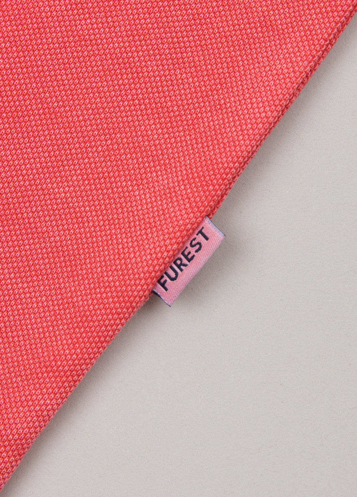 Polo manga corta garment dye pique coral