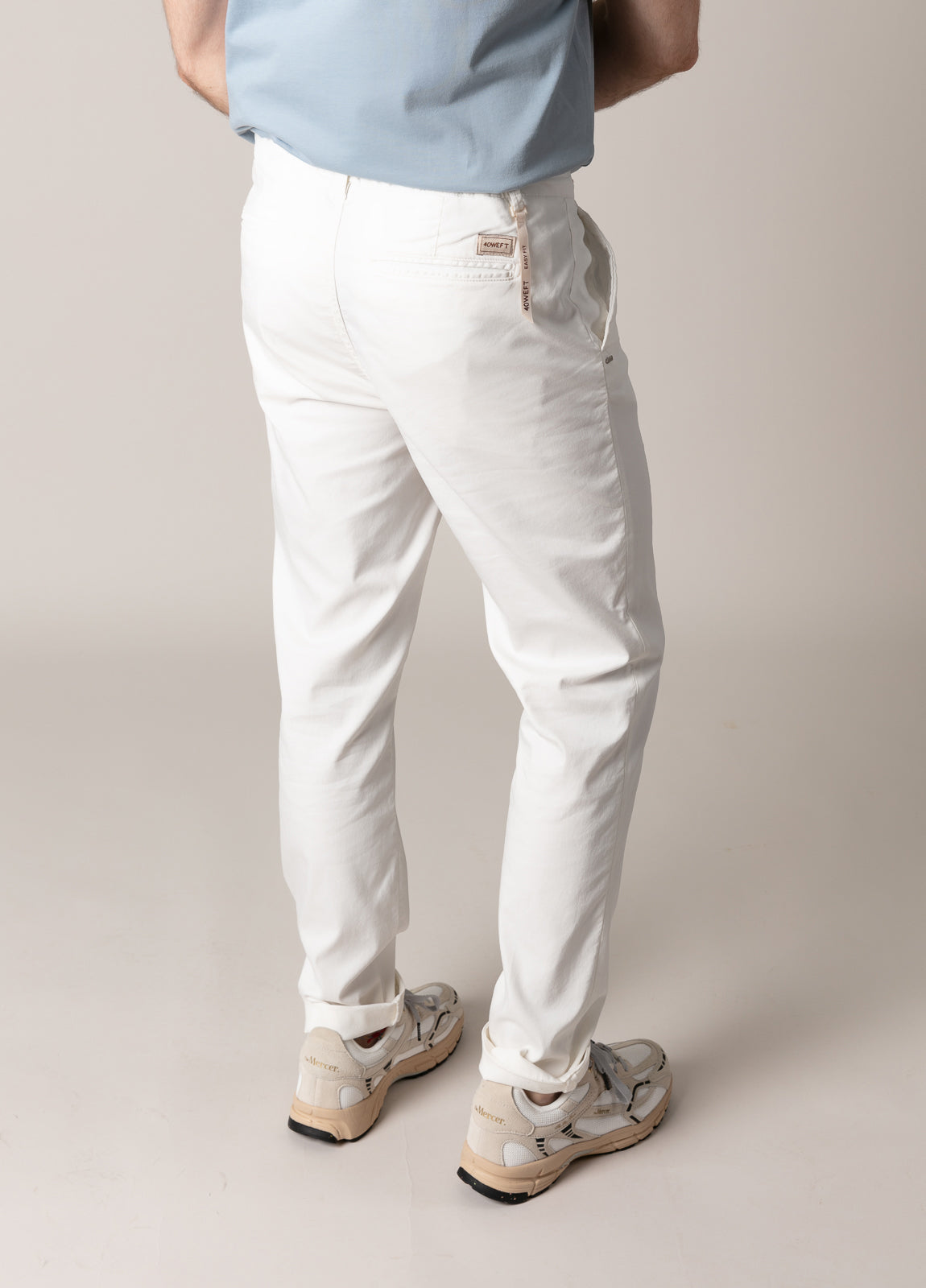 Pantalón sport chino crudo