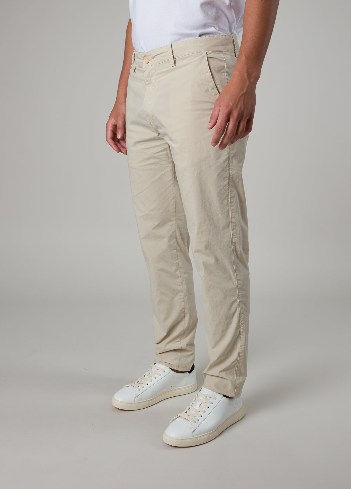 Pantalón chino beige