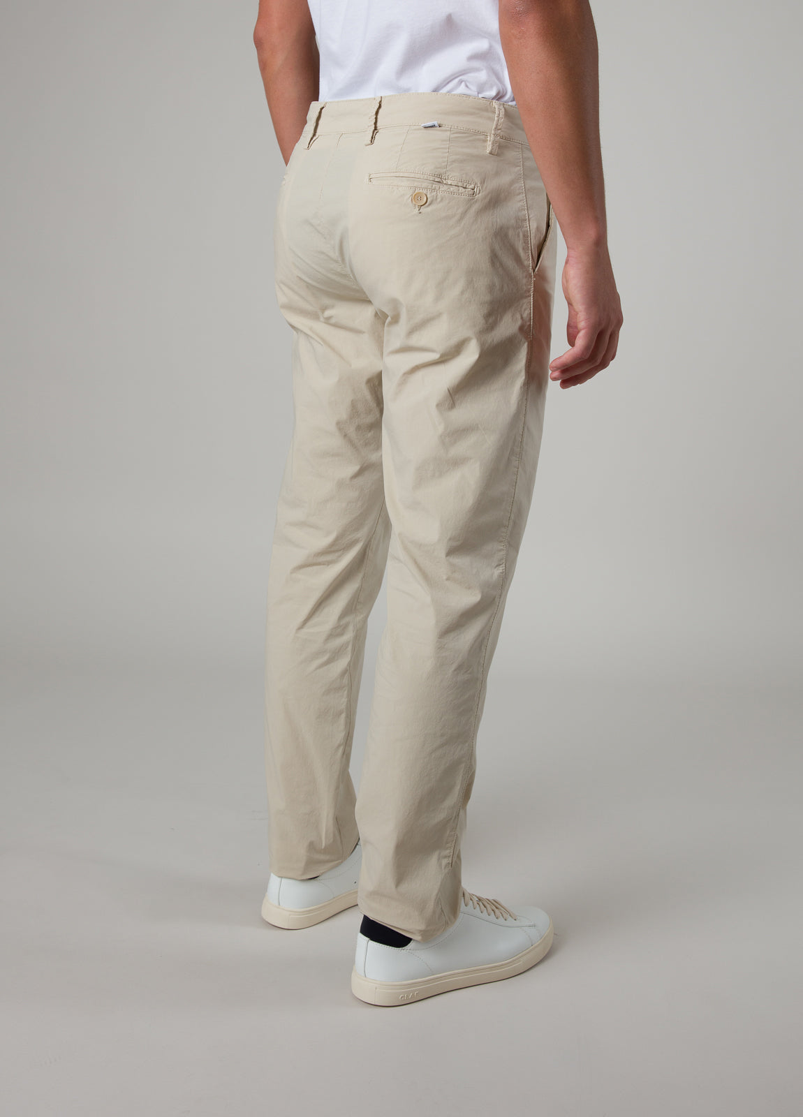 Pantalón chino beige
