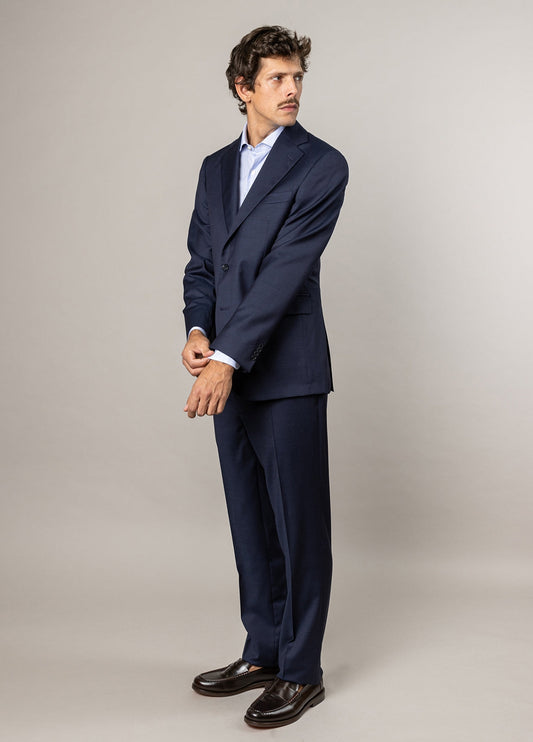 Traje azul marino