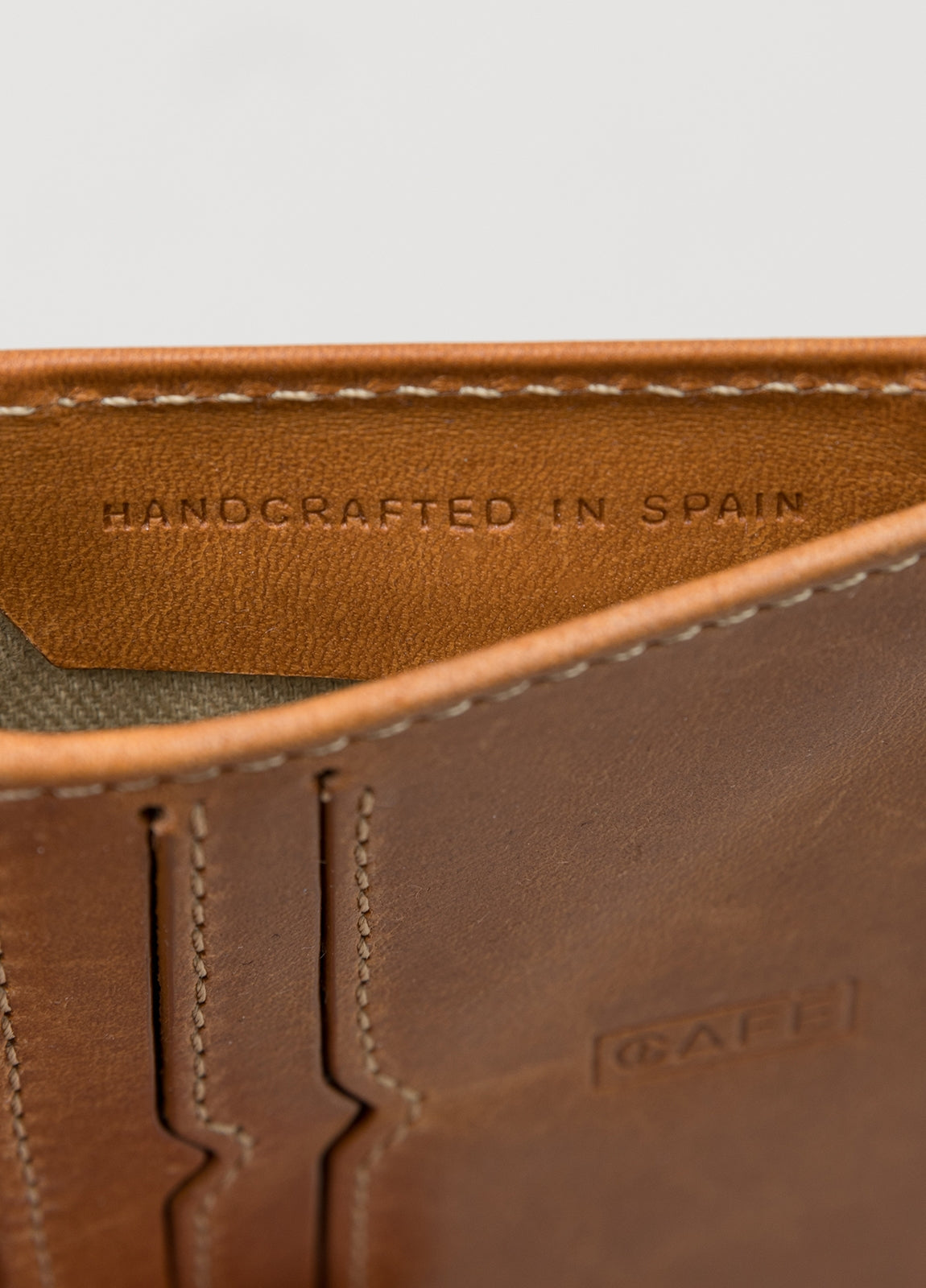 Billetero de piel color cognac