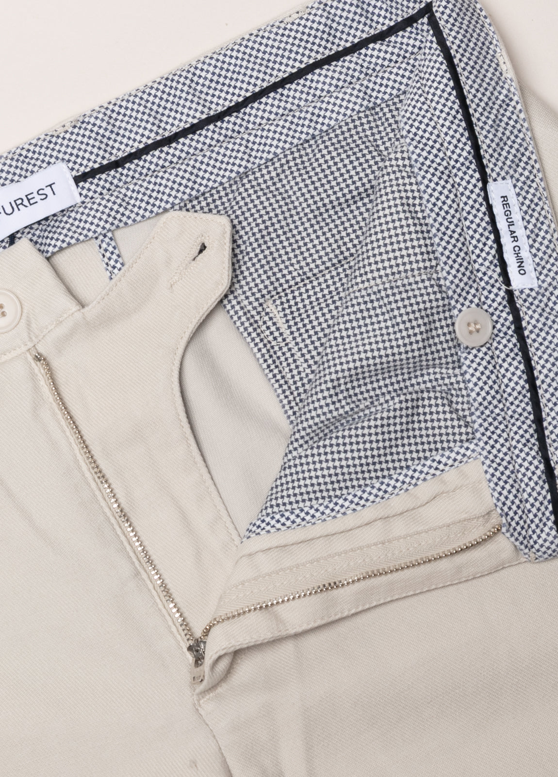 Pantalón chino regular crudo