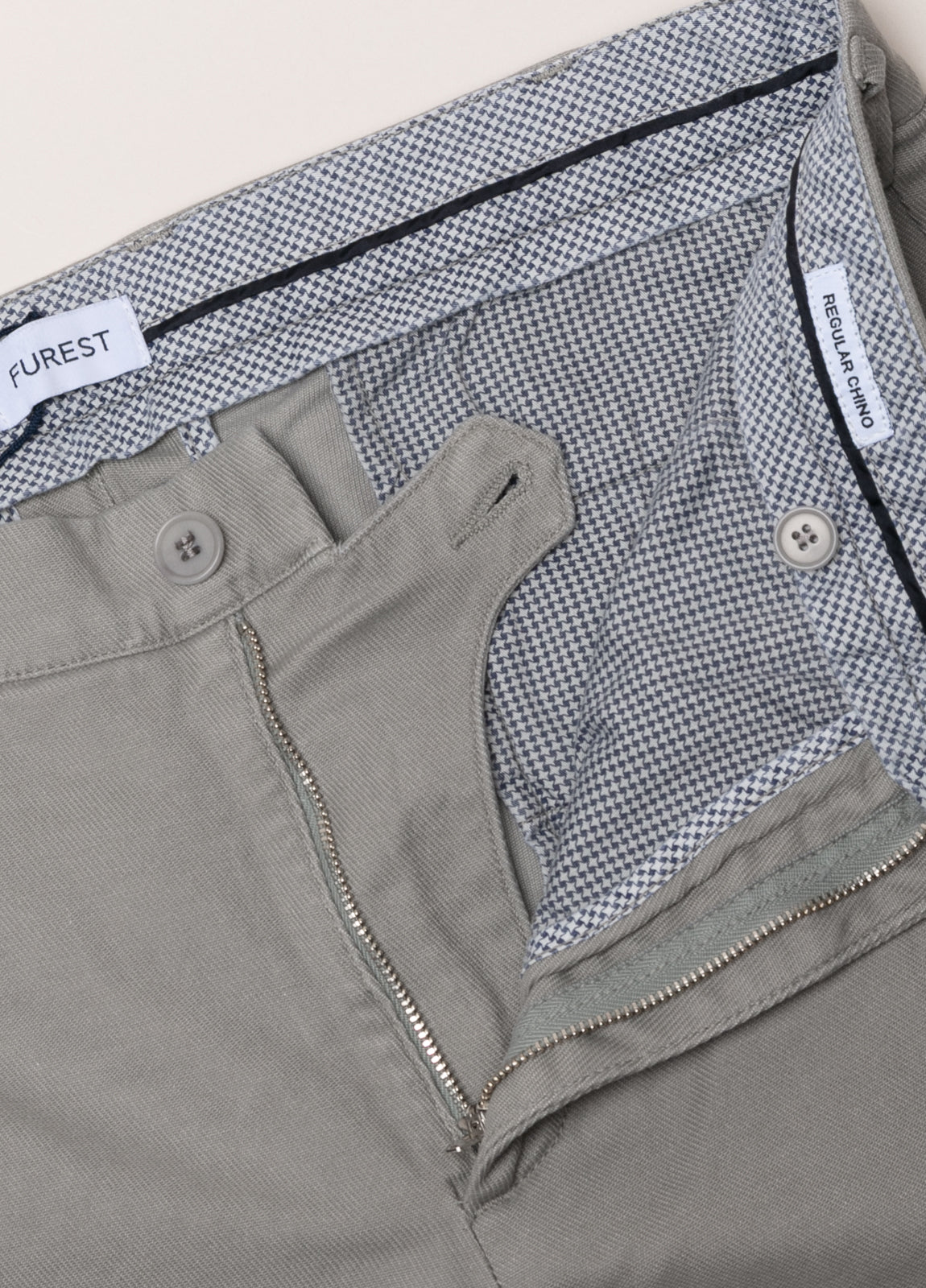 Pantalón chino regular gris