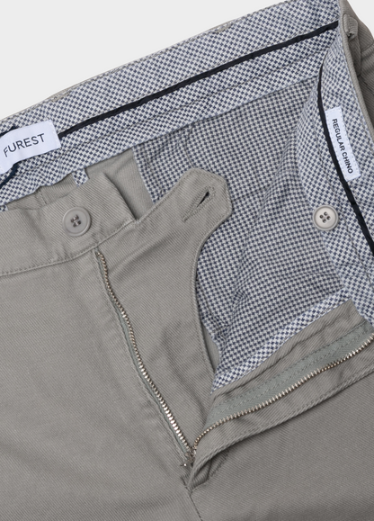Pantalón chino regular gris