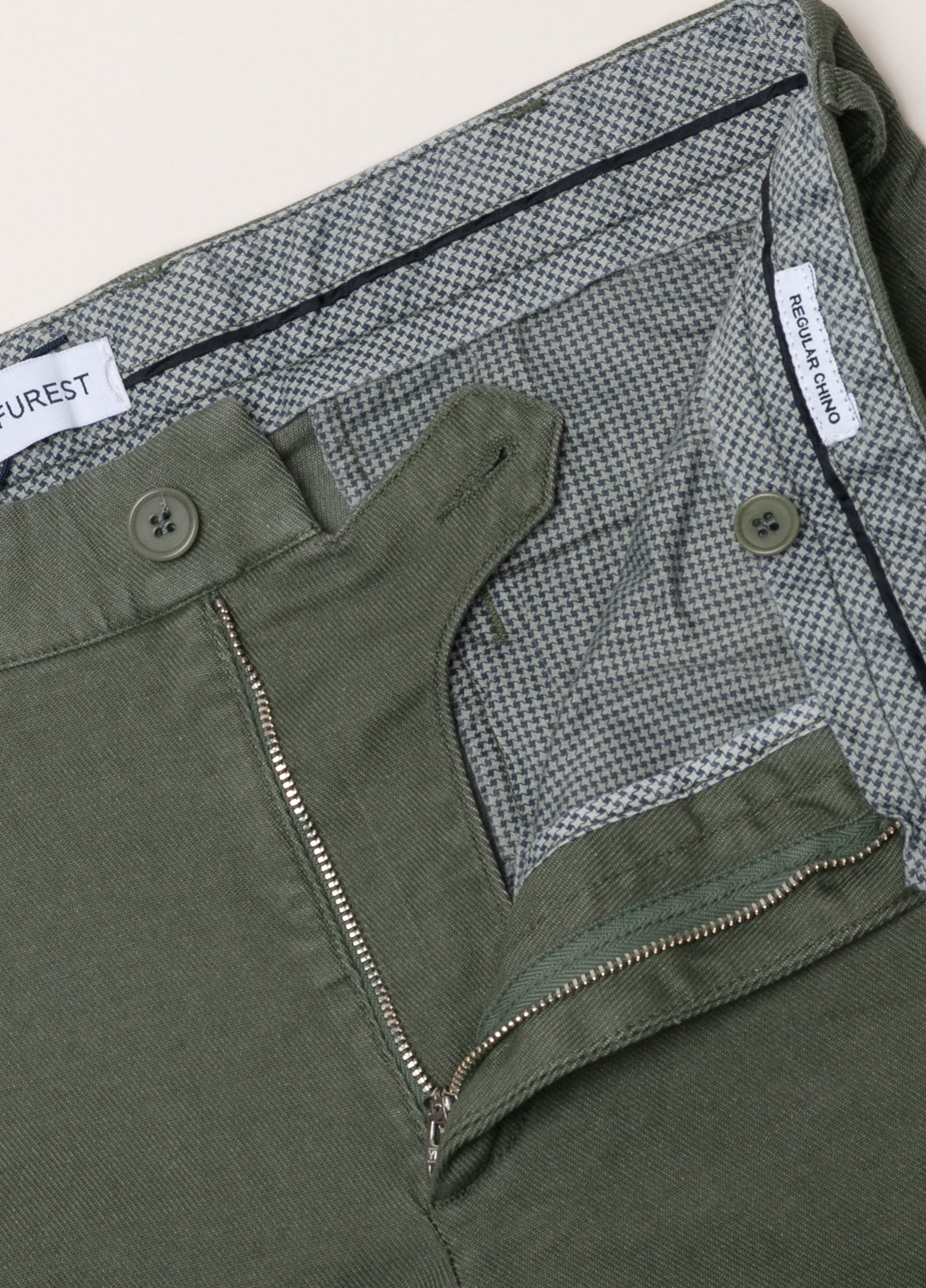 Pantalón chino regular kaki