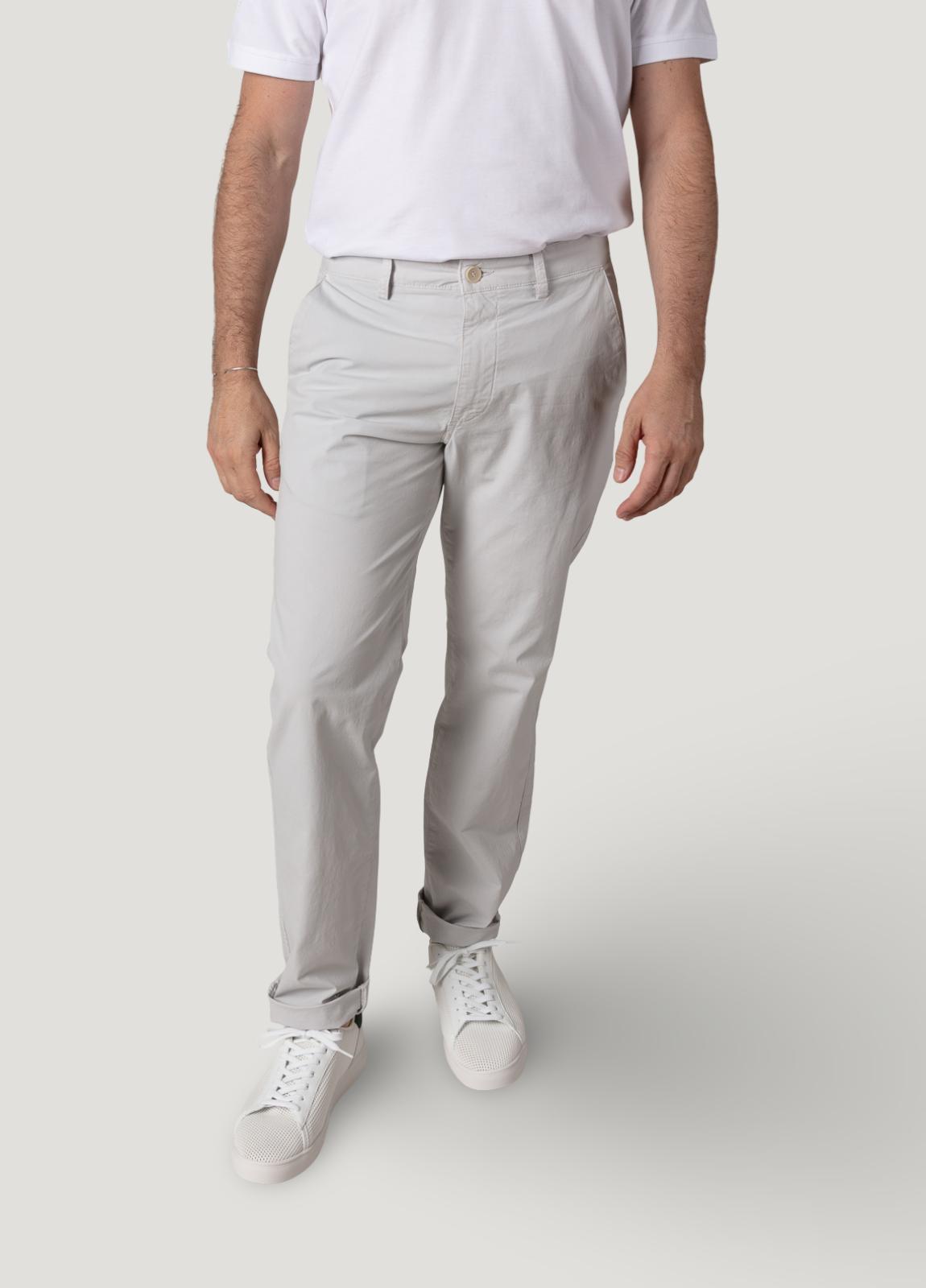 Pantalón casual chino gris perla