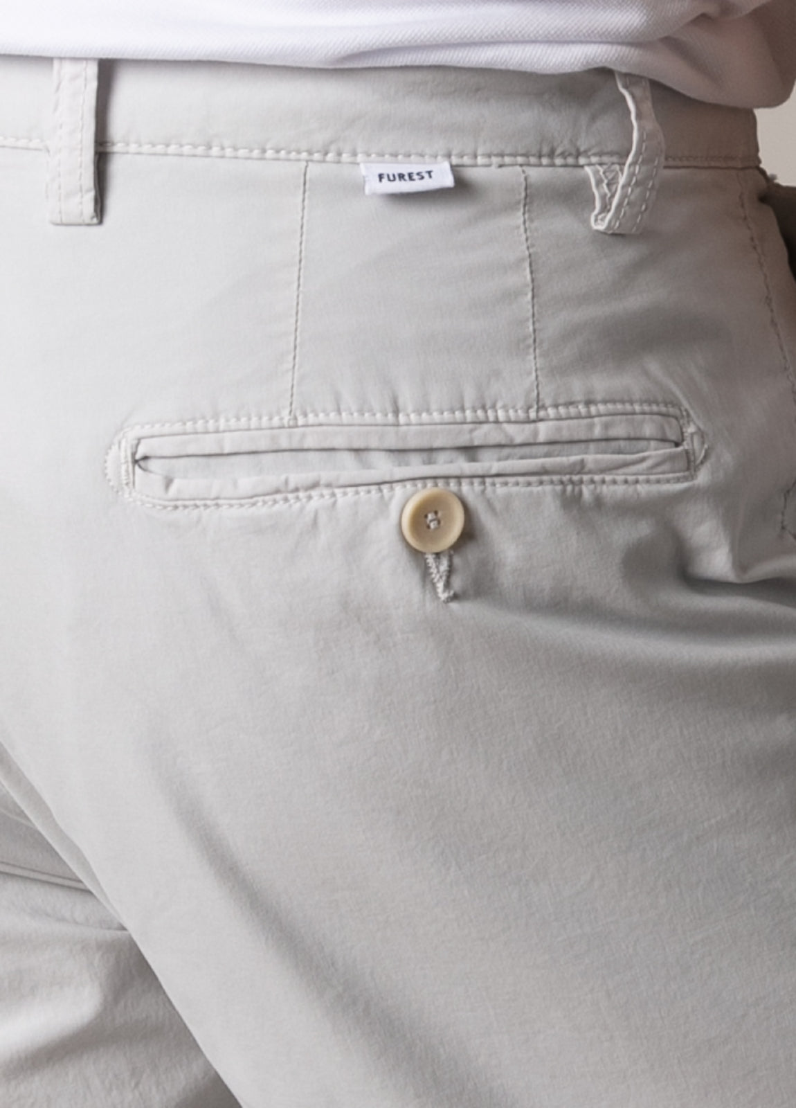 Pantalón casual chino gris perla