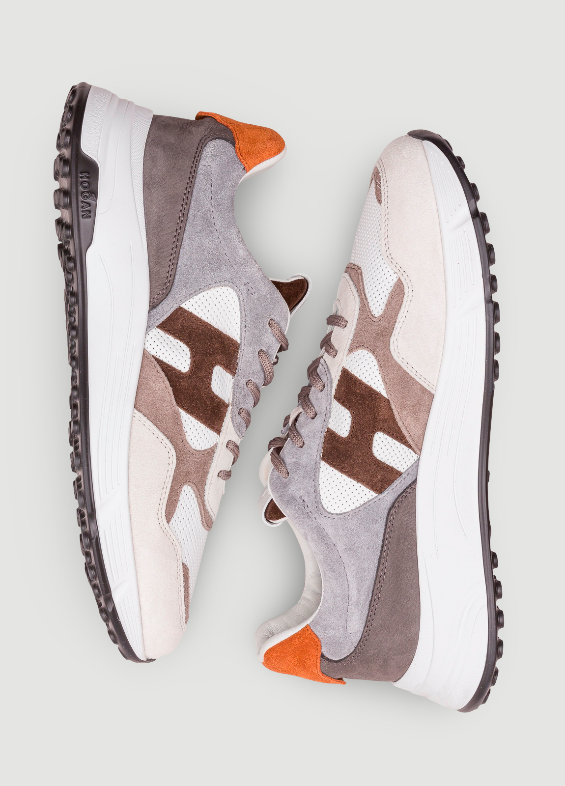 Zapatillas deportivas blanco, gris y marrón