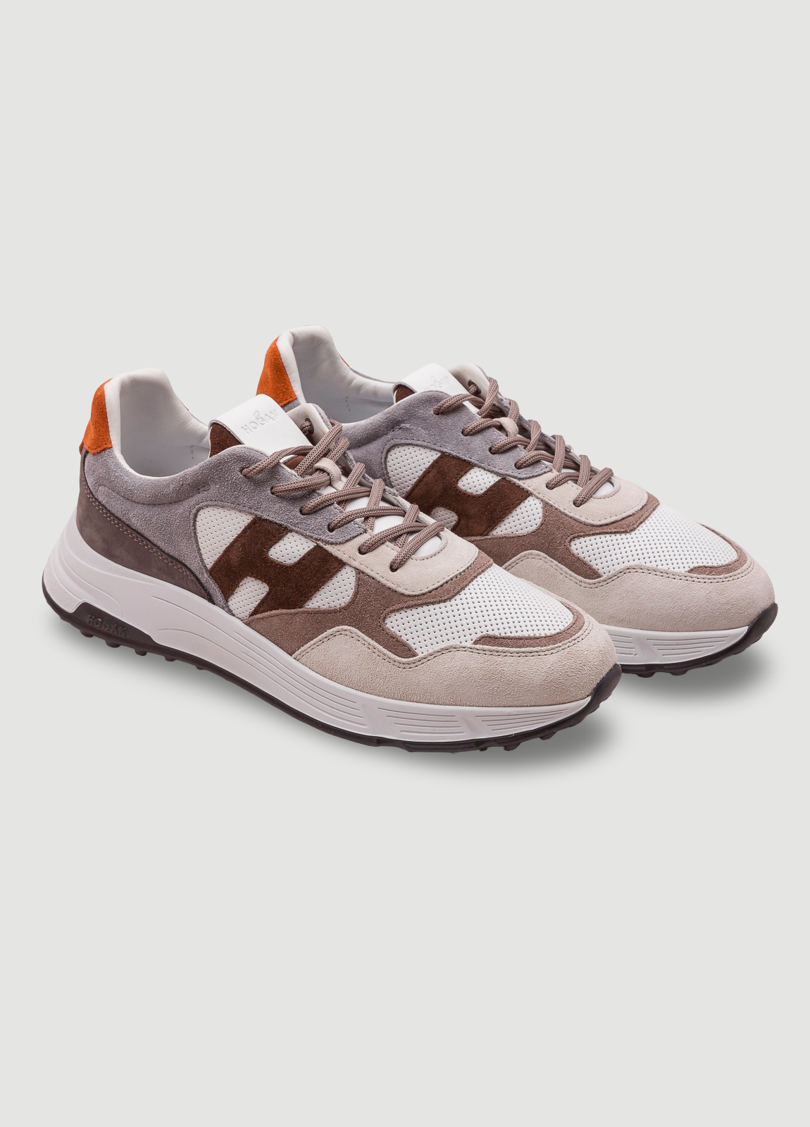 Zapatillas deportivas blanco, gris y marrón