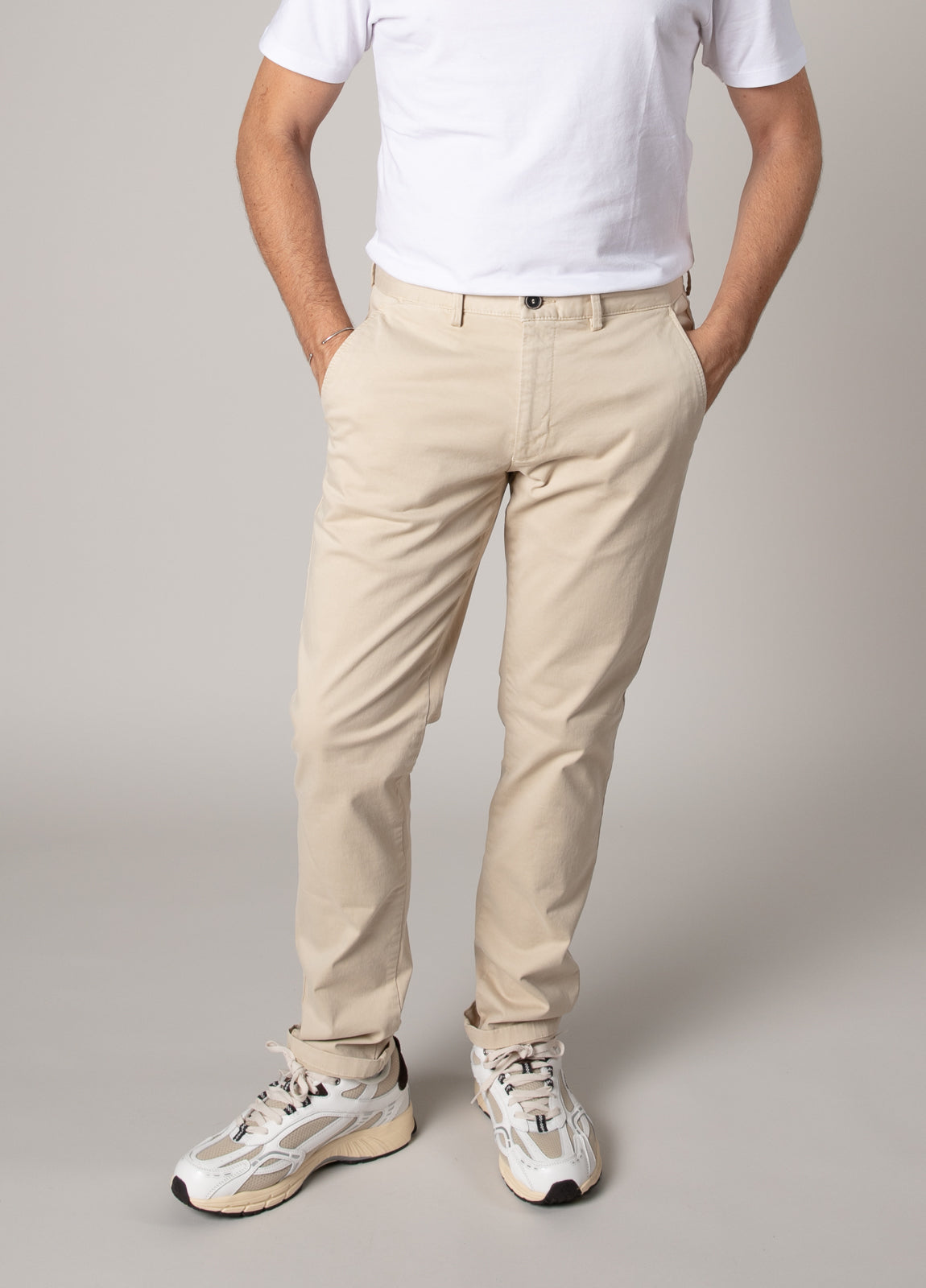 Pantalón chino gabardina beige