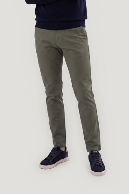 Pantalón chino regular kaki