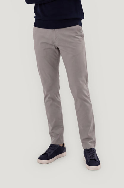 Pantalón chino regular gris