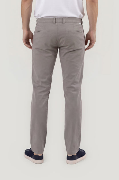 Pantalón chino regular gris
