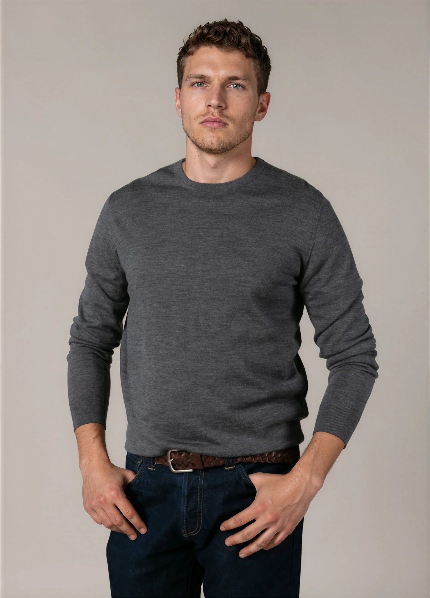 Jersey cuello redondo lana merino gris oscuro